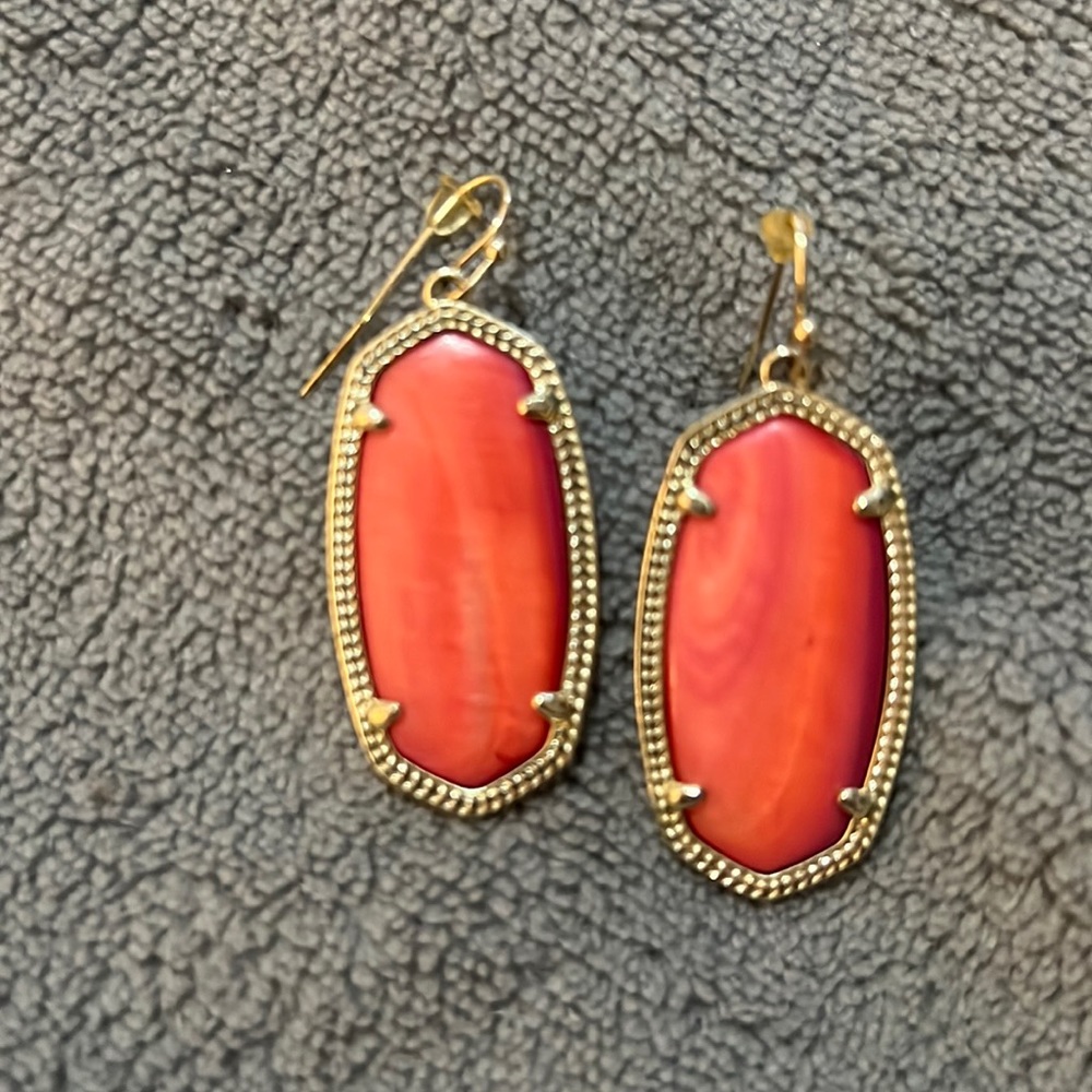 Kendra Scott “Elle” earrings Tomato Mother of Pearl